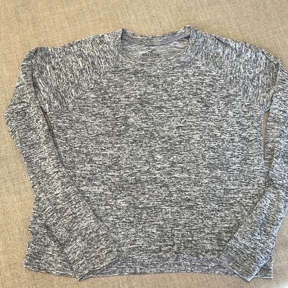 Hollister Tops - GRAY Hollister Long Sleeved Top - Size Small